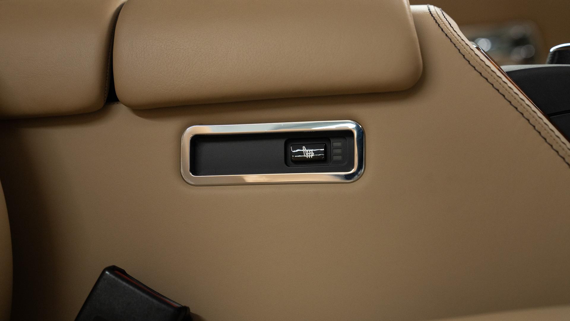 Rolls-Royce Phantom Photo 3196a822-c548-4b05-ac55-1bb77fa73b5d.jpg