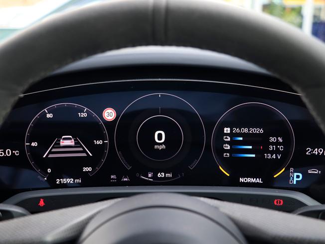 PORSCHE TAYCAN Photo 37