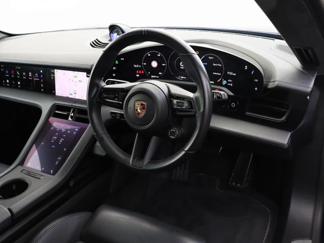 PORSCHE Taycan Photo 15