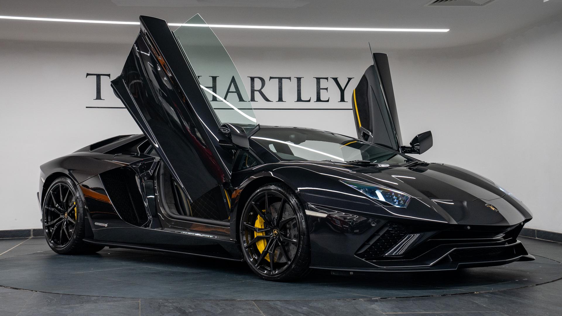 LAMBORGHINI Aventador Photo 31b7f299-7ecb-41f6-b591-876fa1673cb3.jpg