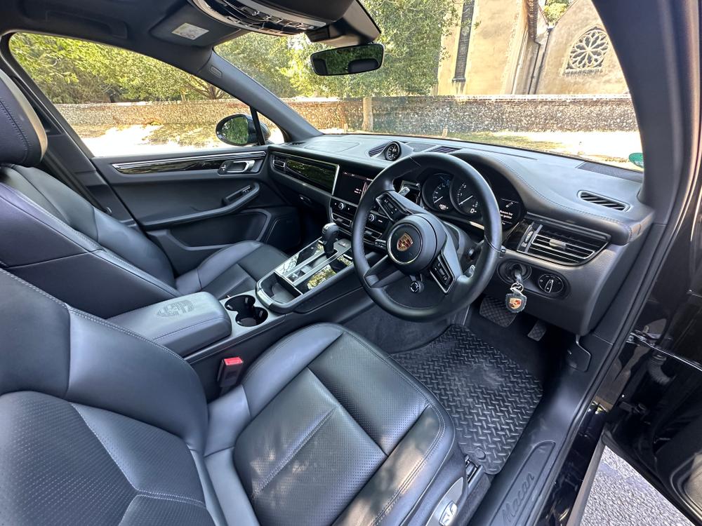Used Porsche Macan RO22EWX 25
