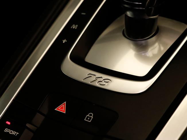 PORSCHE 718 Cayman Photo 34