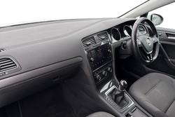 VOLKSWAGEN Golf Photo 2