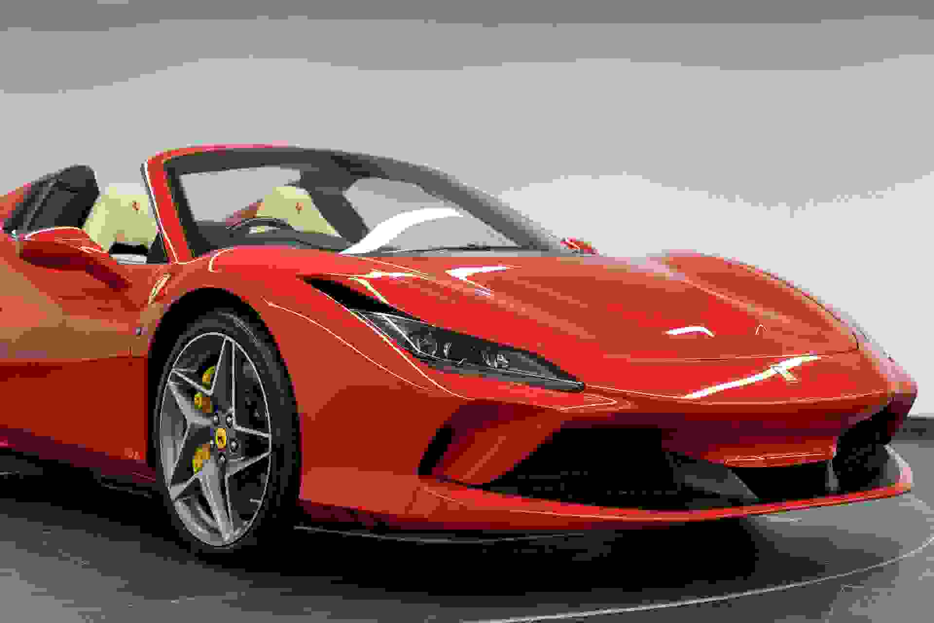 Ferrari F8 Photo 31ec2fc8-e978-4cc5-b56b-888395f87493.jpg