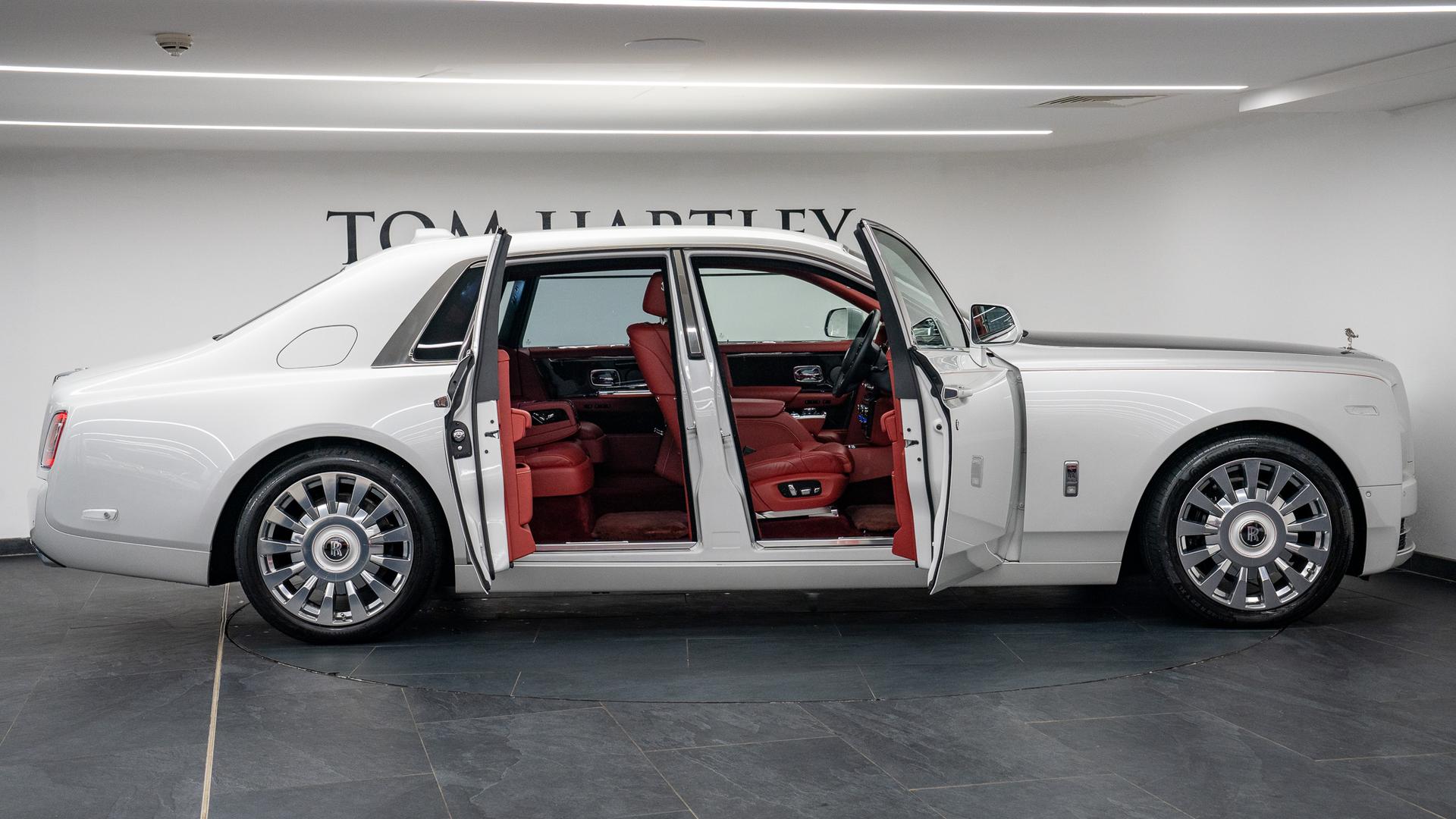 Rolls-Royce Phantom Photo 320ce063-0118-4d2b-bdf8-b9c6d6764c66.jpg