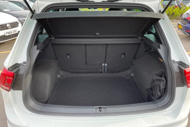 VOLKSWAGEN Tiguan Photo 9
