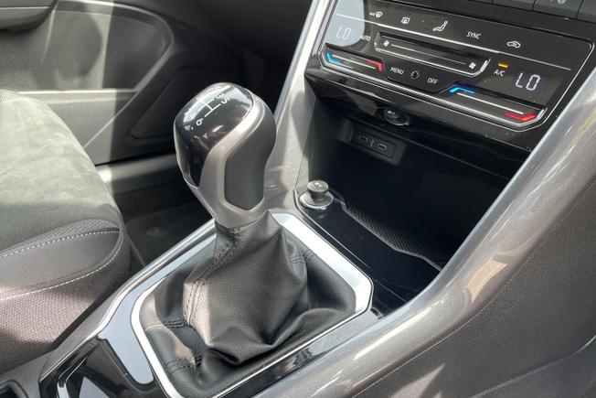VOLKSWAGEN T-Roc Photo 27