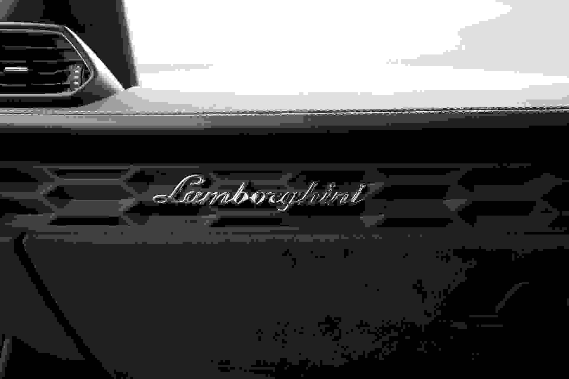 Lamborghini HURACAN Photo 32121443-8004-4660-abe8-5e1bc8a1f828.jpg