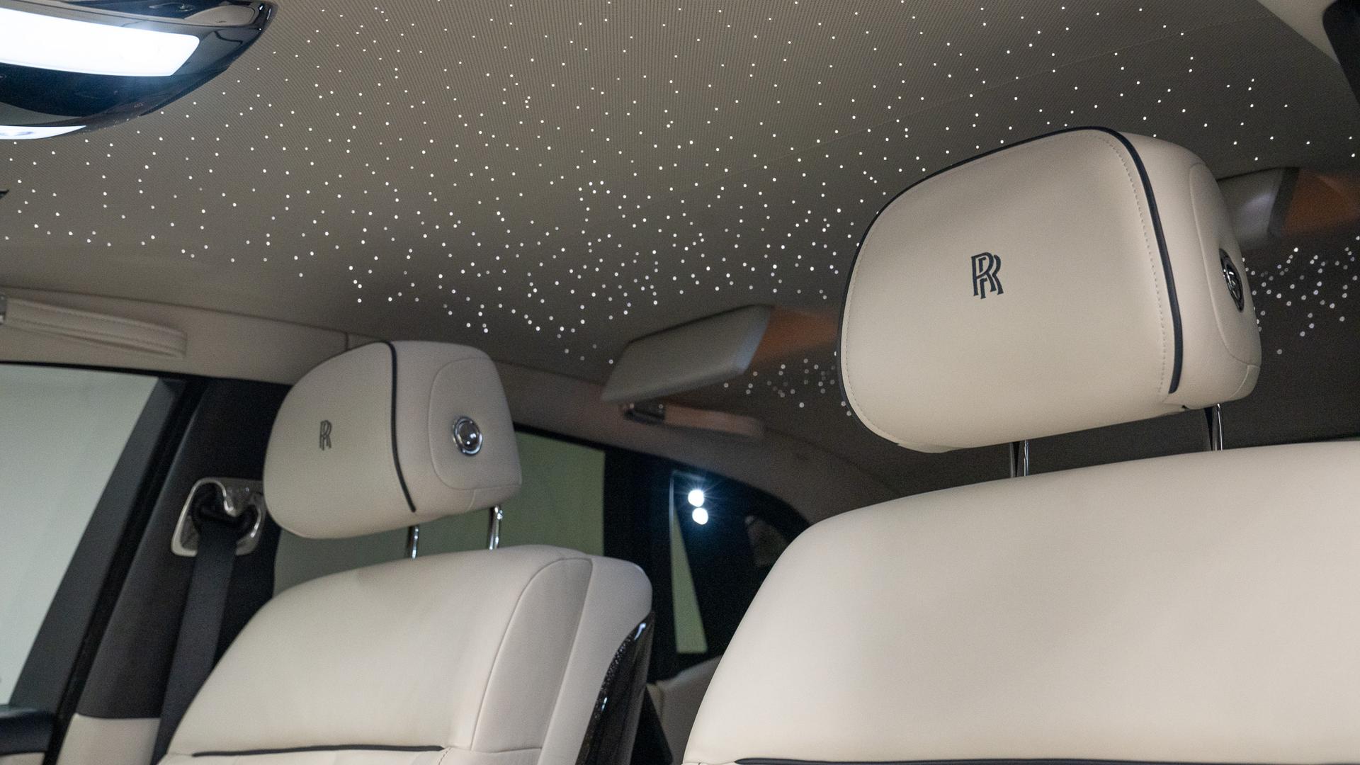 Rolls-Royce Phantom Photo 3220c7d7-4e88-4c14-bef8-a630c33e1b6f.jpg