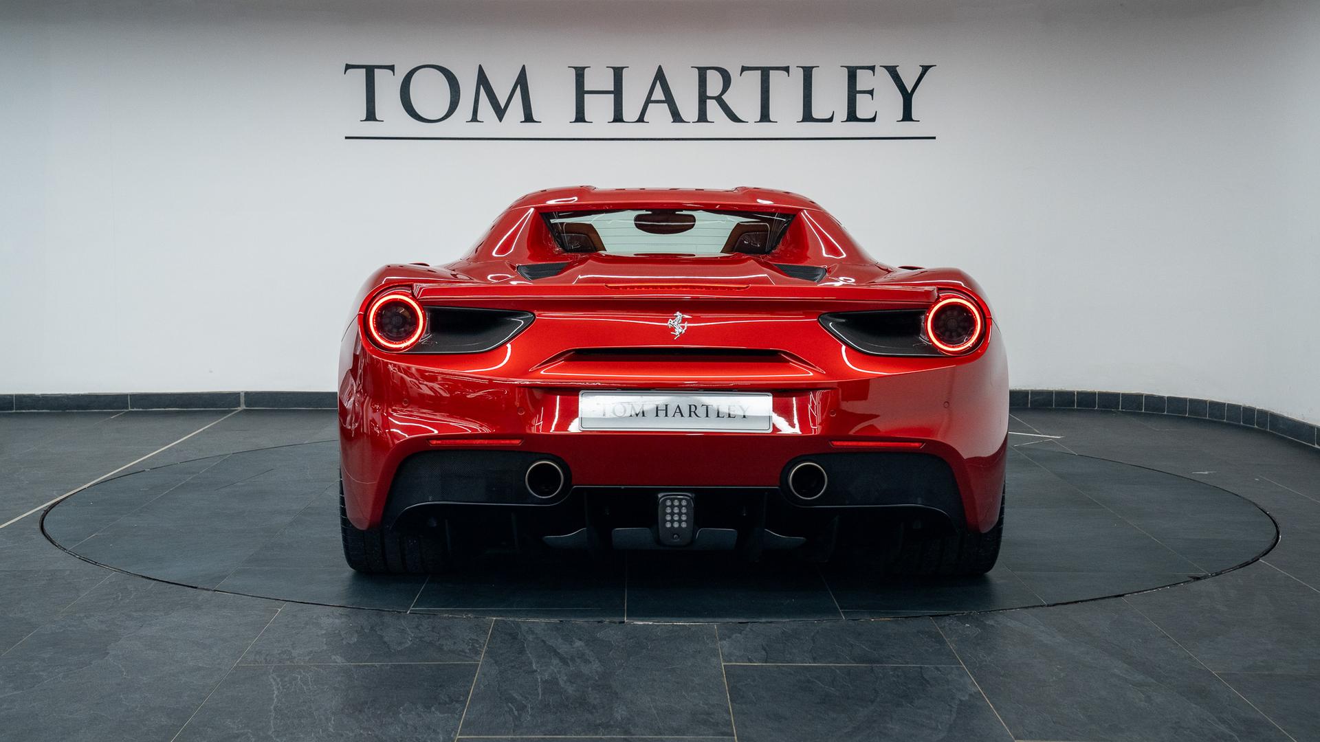 Ferrari 488 Photo 32275219-0072-482d-a8b3-25a3f63e2fb3.jpg