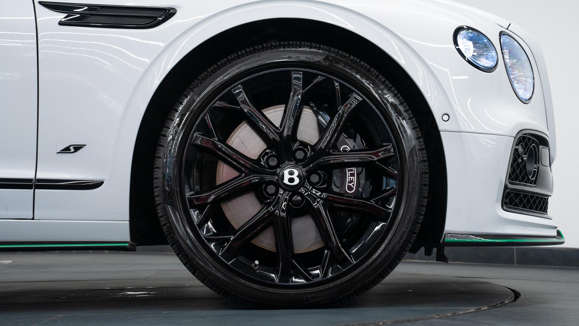 Bentley Flying Spur Photo 322df976-488e-48d3-87cd-12679c4841b9.jpg