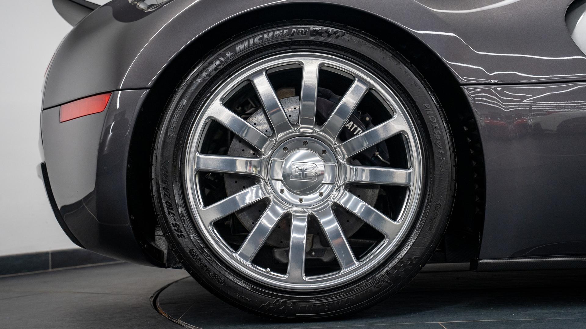 Bugatti Veyron Photo 322f0419-f1c8-441b-a4a4-ecee23d315ab.jpg