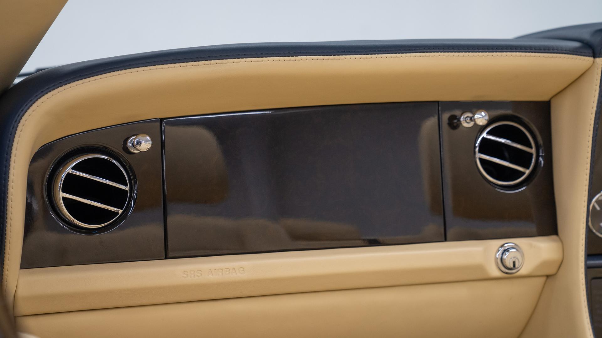 Bentley Azure Photo 322f9261-6362-4e45-b063-6efcf5092cef.jpg