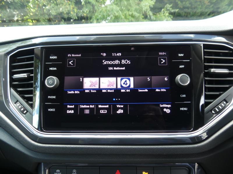 Volkswagen T-Roc Photo 323b4f27-6fcb-4dcc-b7da-d1966dac66f8.jpg