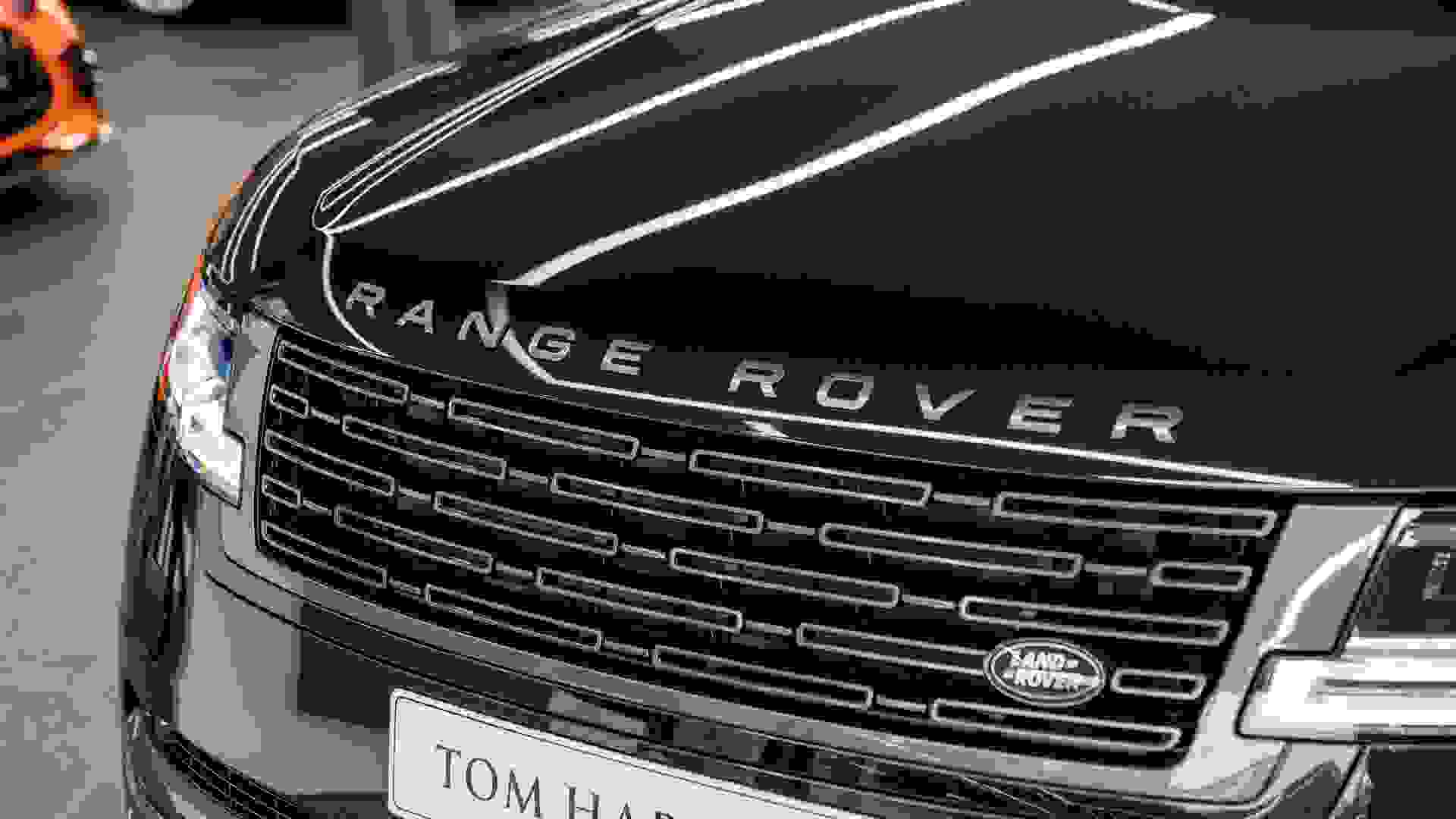 Land Rover Range Rover Photo 32443b7a-5731-48ce-a647-ae06e31a0525.jpg
