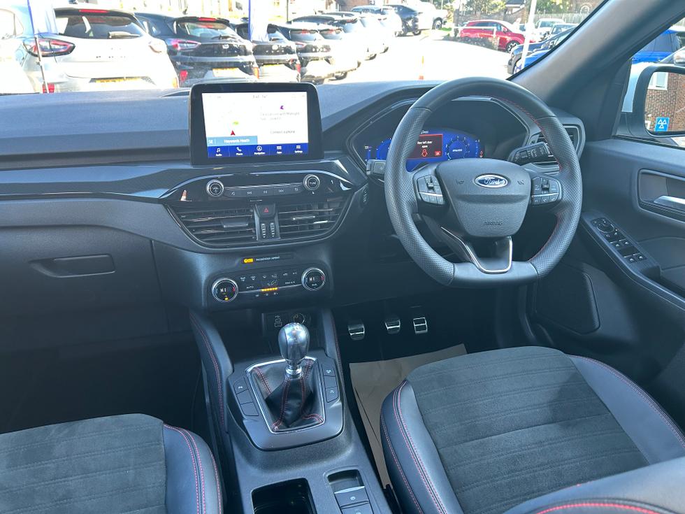 Ford Kuga Photo 32480618-b526-4b66-811c-b1b578a89a73.jpeg