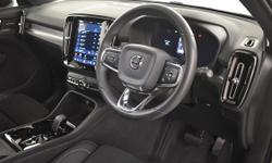 Volvo XC40 Photo 2