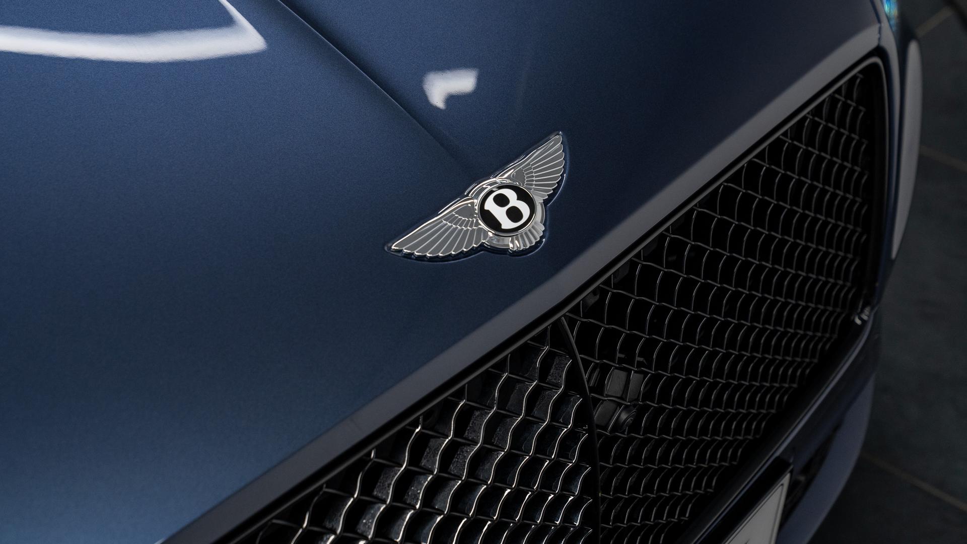 Bentley Continental Photo 32602454-7394-480e-aad9-90544dfaf918.jpg