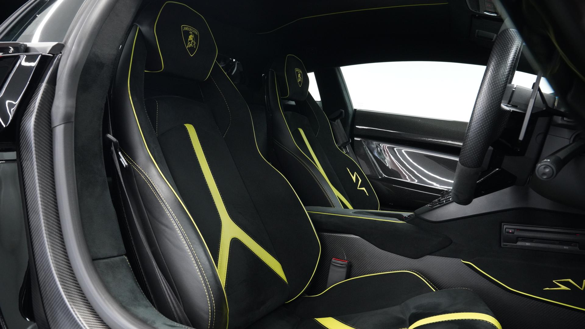 LAMBORGHINI Aventador Photo 32653d57-c442-4917-9ea6-f9ede45afccb.jpg