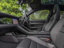 PORSCHE Taycan Photo 3