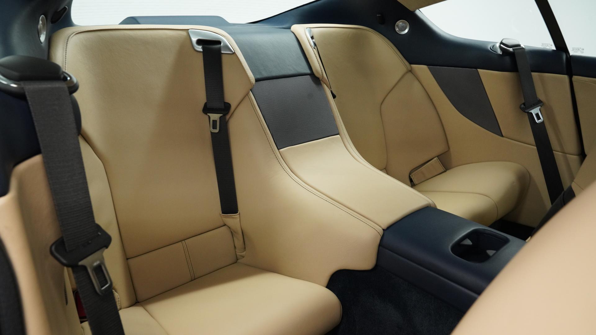 Aston Martin DB9 Photo 327be2dd-d9ef-4b80-9a24-c78bebdf3841.jpg