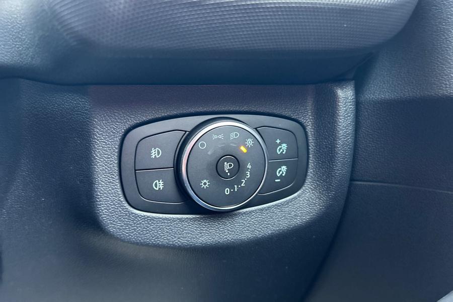 Ford E-TRANSIT COURIER Photo 328808ea-dc4e-4d0d-b567-ca3701c9e415.jpg