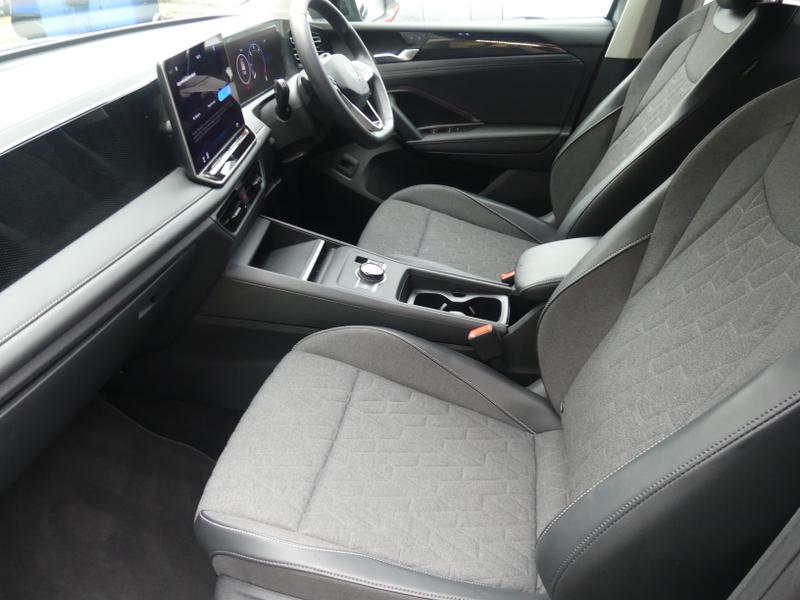 Volkswagen Tiguan Photo 3288b6a9-3036-440c-a0b0-d97132d7da2f.jpg
