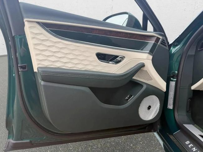 BENTLEY Flying Spur Photo 34
