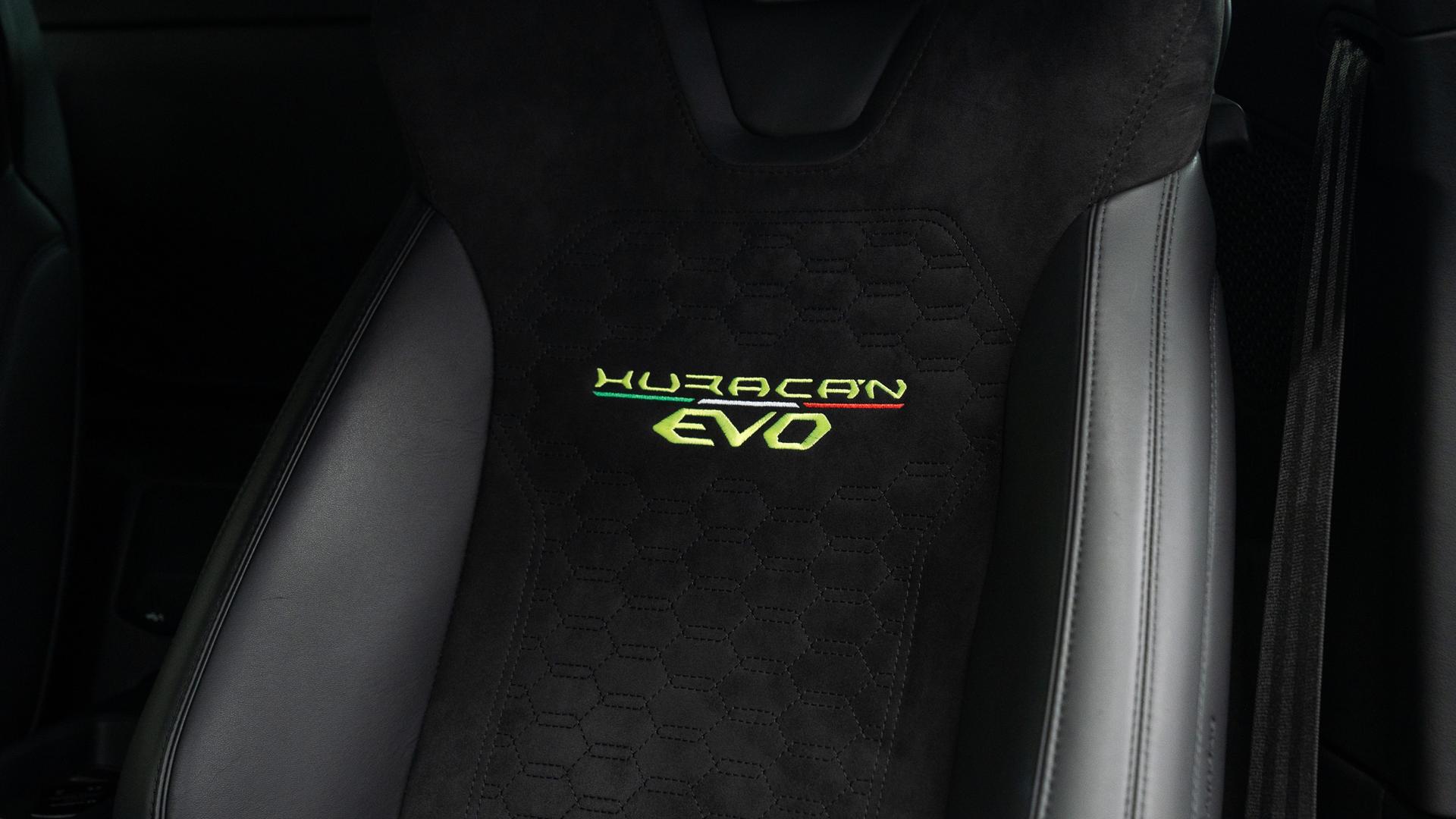 LAMBORGHINI Huracan Photo 328a64e0-10e1-44f6-aeda-42308785b1c9.jpg