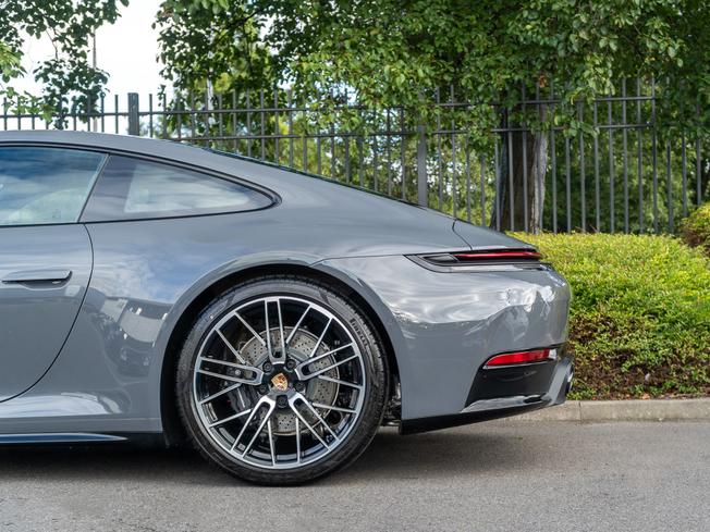 PORSCHE 911 Photo 43