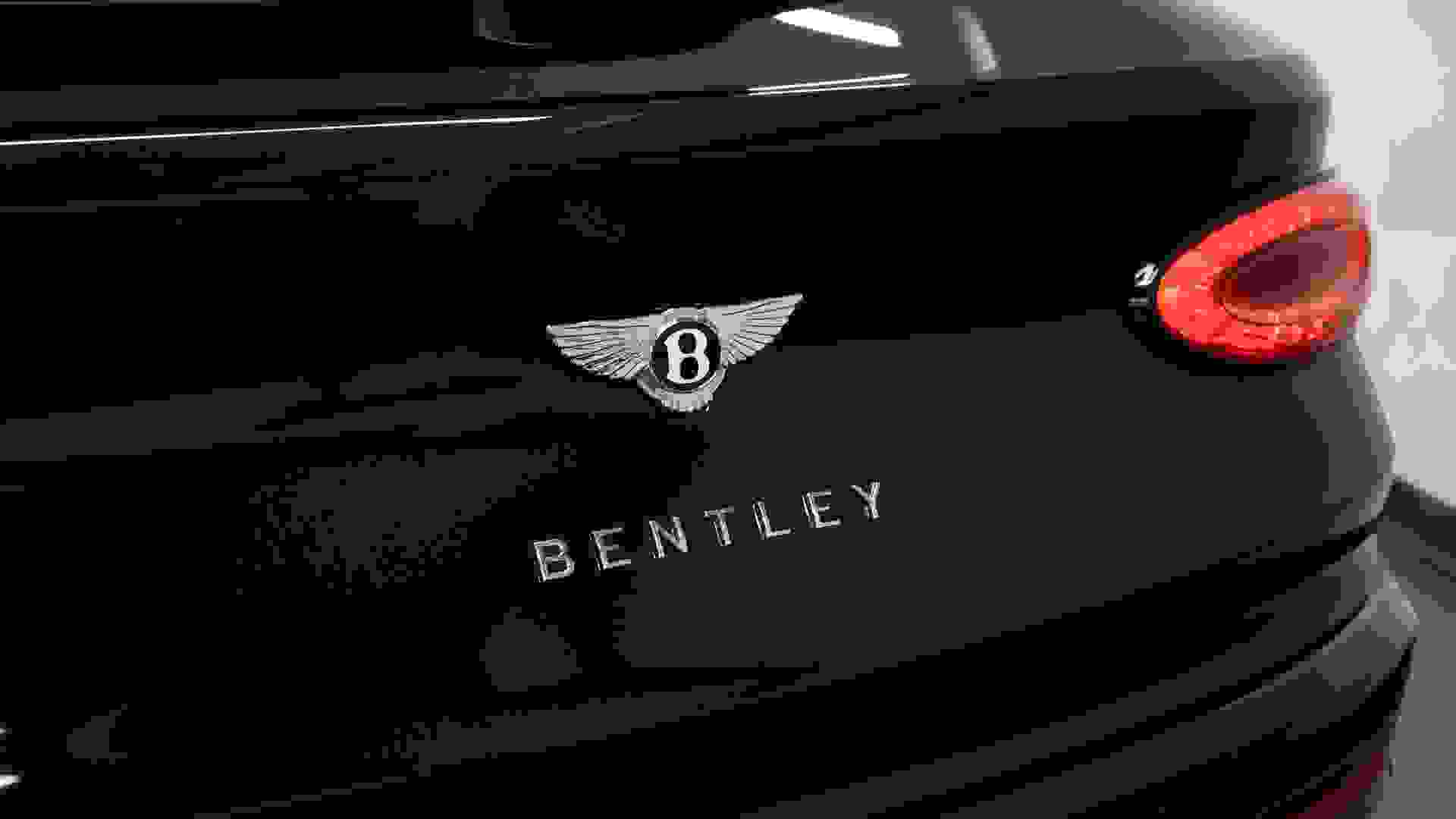 Bentley BENTAYGA Photo 32a1b772-d5a0-4c3b-b477-69f6e880af43.jpg