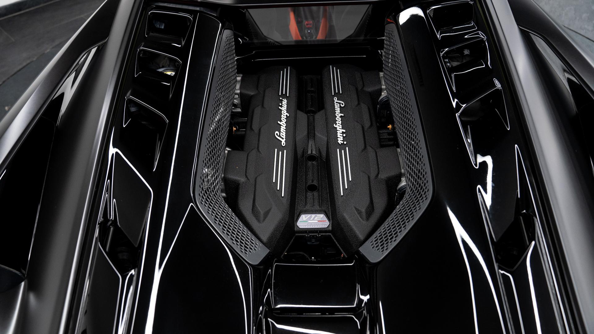 LAMBORGHINI Revuelto Photo 32a978e3-7e1a-4603-b8f6-61b347d634f1.jpg