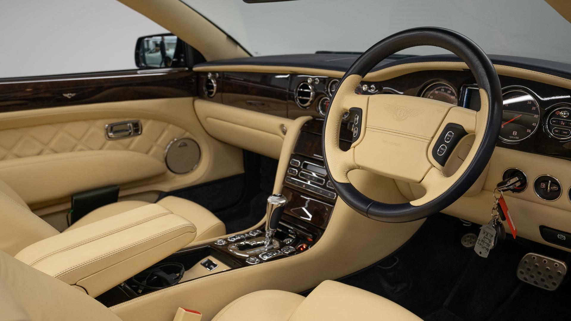 Bentley Azure Photo 32e005d4-cb01-46f7-a892-9c0bc6a12bab.jpg