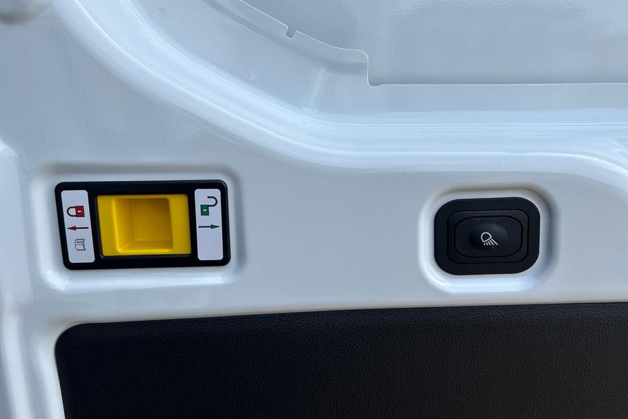 Used Ford E-TRANSIT ETRANSITTREND10 22