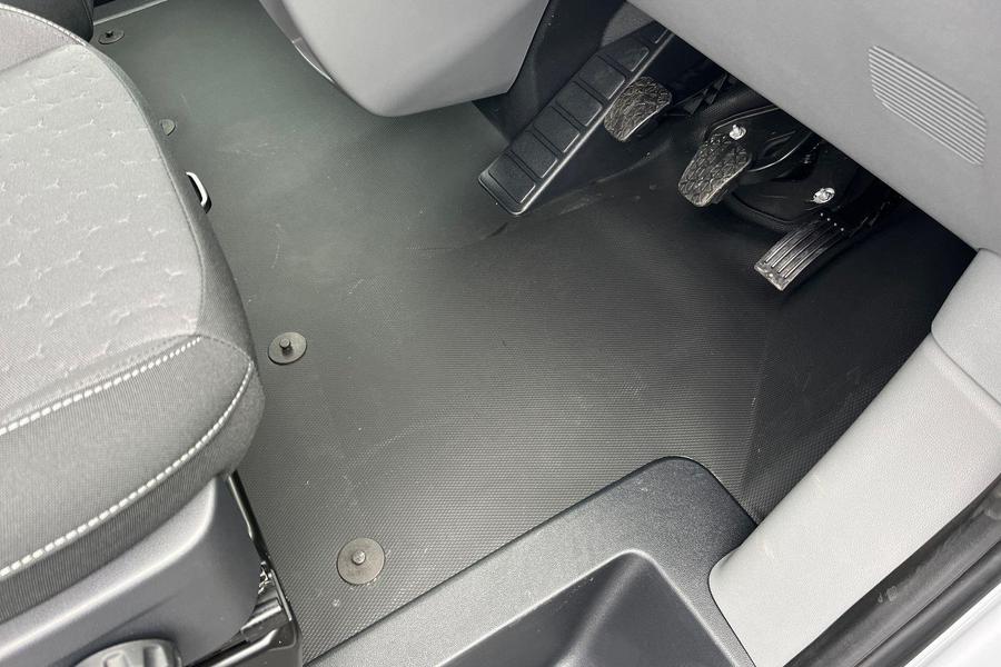 Ford TRANSIT CUSTOM Photo 32ef9728-523c-4933-ad87-3fe547e3d554.jpg