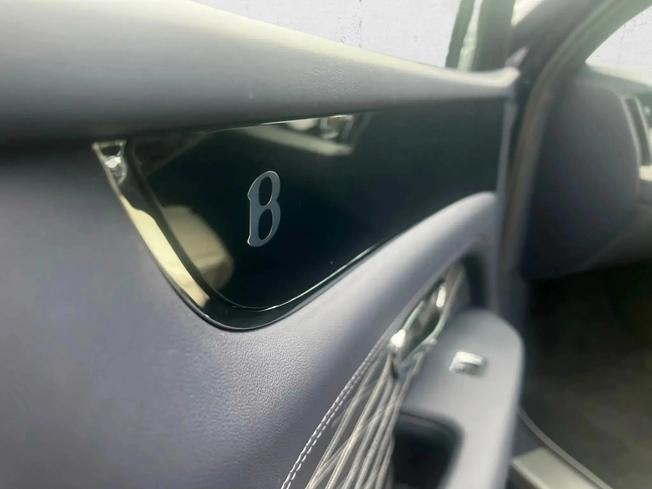 BENTLEY Bentayga Photo 23
