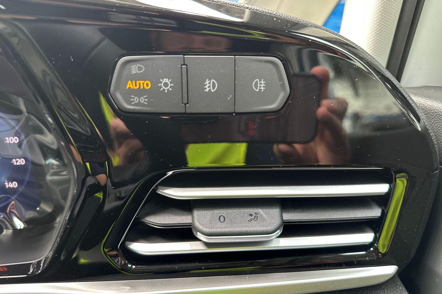 Ford TRANSIT CONNECT Photo 26