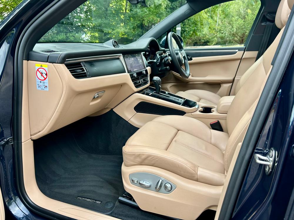 Used Porsche Macan YJ72ASM 18