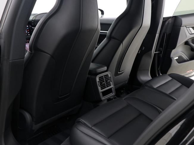 PORSCHE Taycan Photo 24