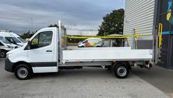 Mercedes-Benz Sprinter Photo 2