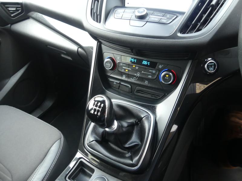 Ford Kuga Photo 334fe1a4-0f48-434b-8bba-21d7c5e4aaa1.jpg