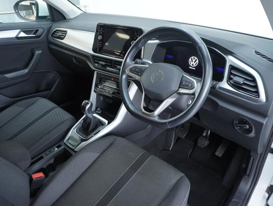 Volkswagen T-Roc Photo 337328a8-b037-41a2-ad5c-52e53056980c.jpg