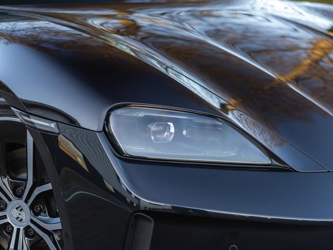 PORSCHE Taycan Photo 40