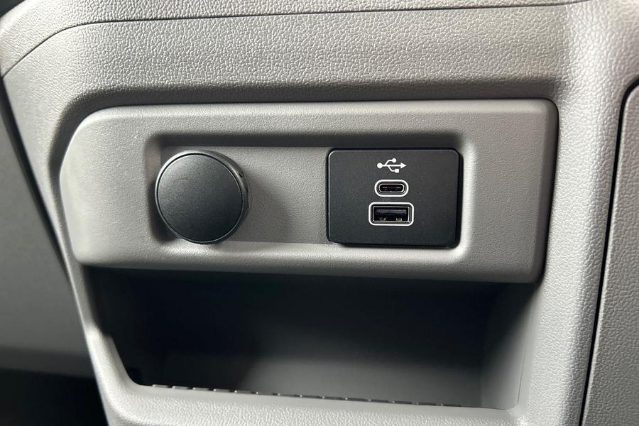Ford TRANSIT CUSTOM Photo 337c47c6-c8c3-4c51-b2c6-4dd4d8435584.jpg