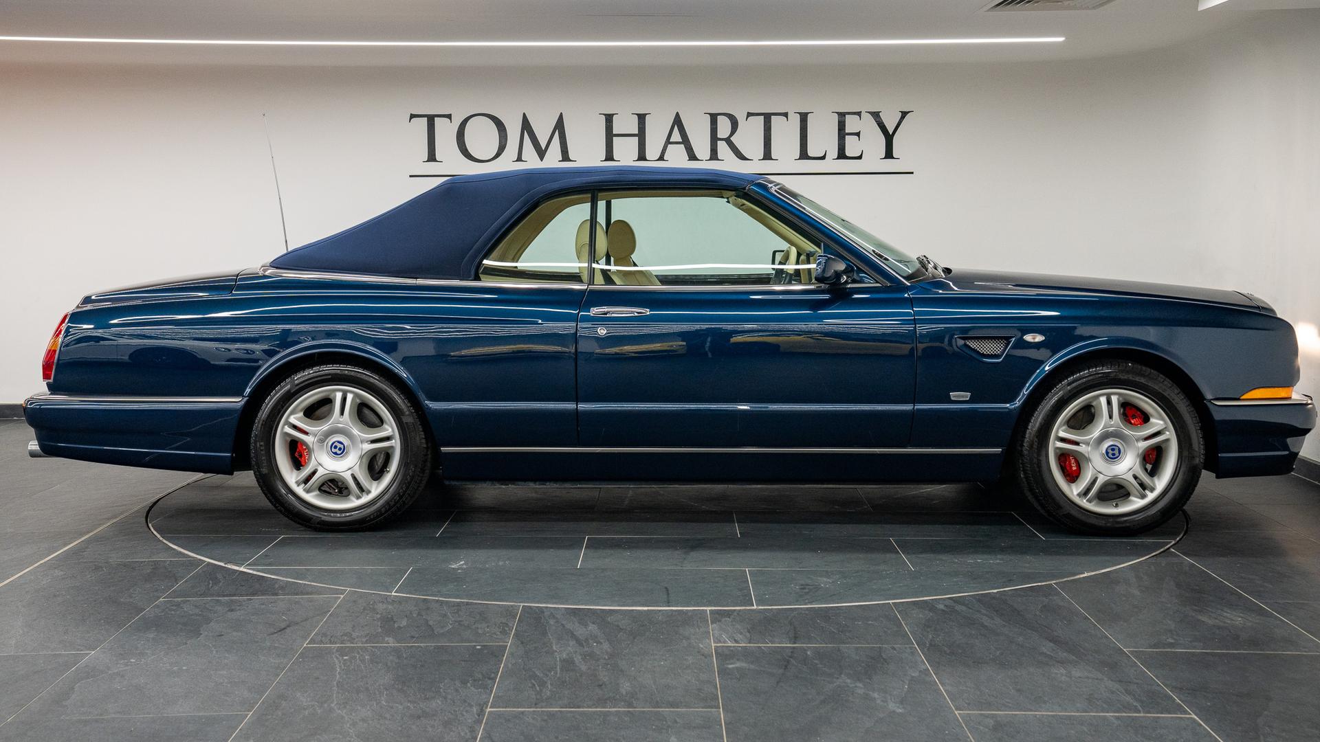 Bentley Azure Photo 33998014-7d5c-40c2-bced-d48602e0f972.jpg