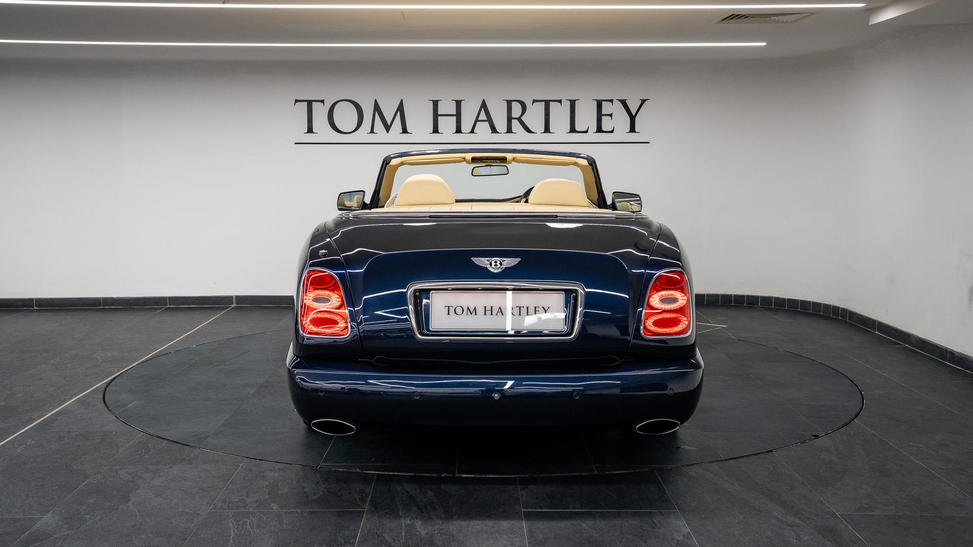 Bentley Azure Photo 33b6b7a7-89a7-44c1-9c88-c9b48a3da532.jpg