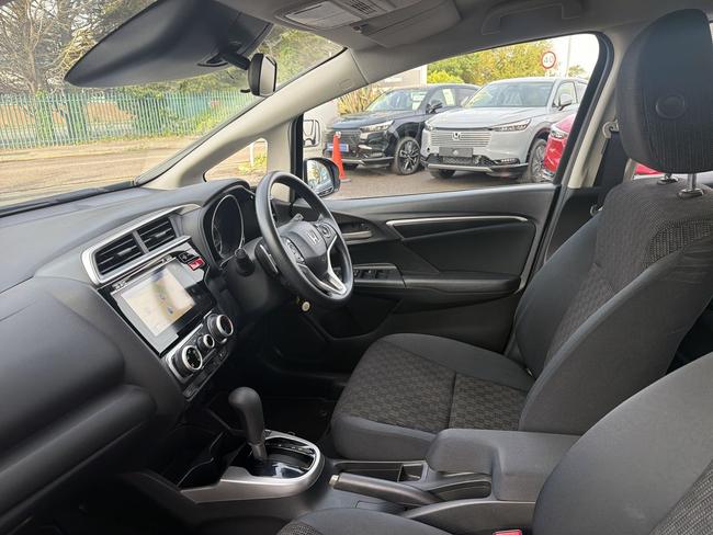 Honda Jazz Photo 33ba1f82-aa24-4579-9e81-f018e6417604.jpg
