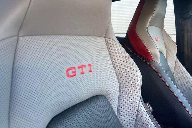 Volkswagen Golf Photo 16