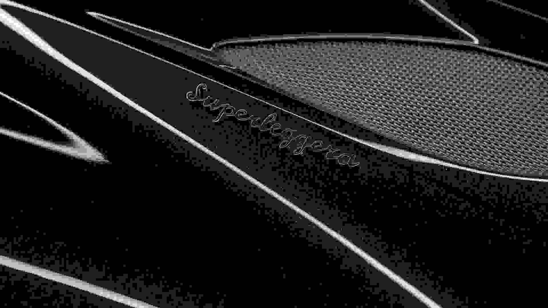 Aston Martin DBS SUPERLEGGERA Photo 33c7d8c2-15e8-4a42-a448-d5c0eb14d589.jpg