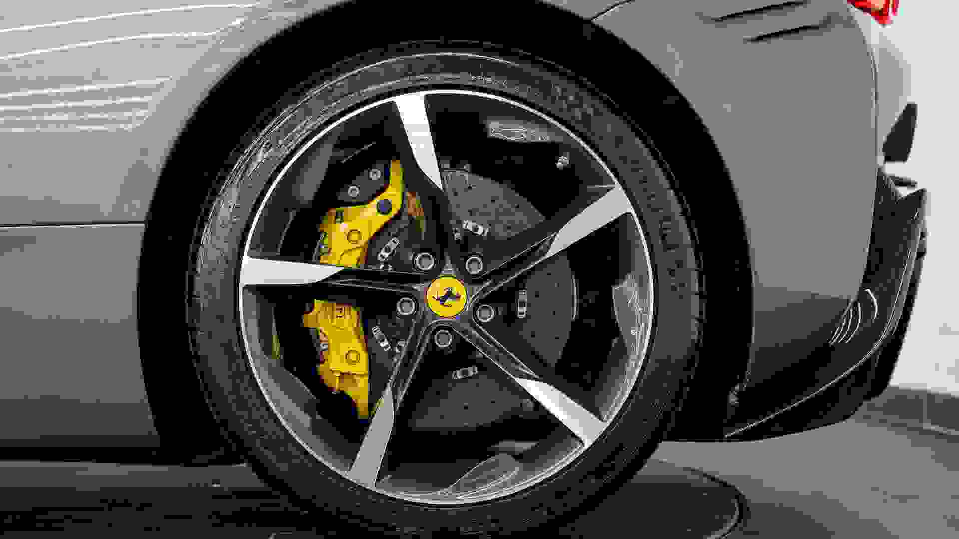 Ferrari SF90 Stradale Photo 33dc8e60-2fa9-460b-9b79-99b597f4589a.jpg